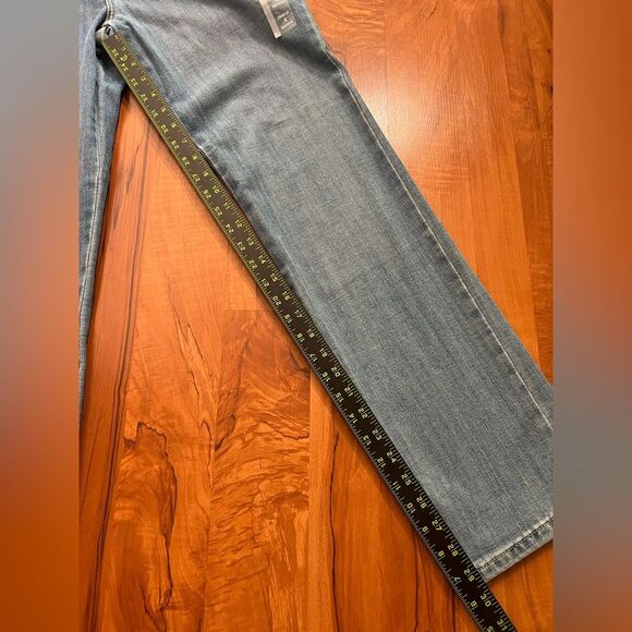 Lee Women's Classic Blue Straight Leg Mid Rise Jeans NWT size 4 - Picture 10 of 12